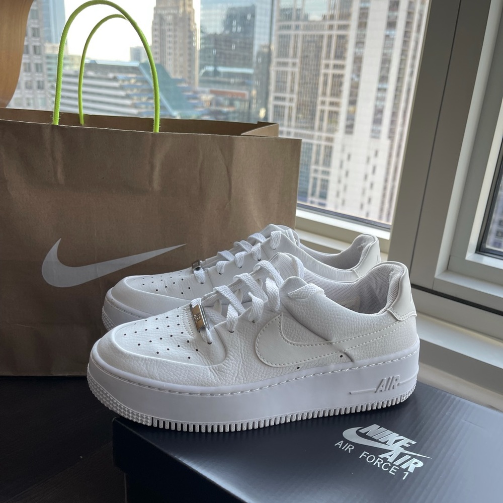 Nike Air Force 1 Sage Low